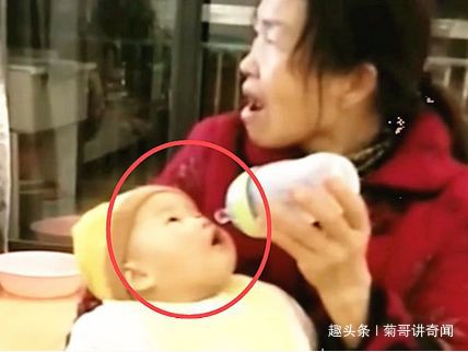 k8凯发宝宝感冒宝宝感冒不肯喝奶宝宝喝奶够不着奶奶却只顾看电视看完宝宝的反应笑喷