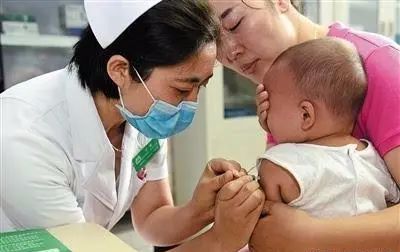 k8凯发宝宝低烧可以洗澡吗宝宝感冒宝宝低烧可以洗澡吗宝宝疫苗接种后出现这个症状你