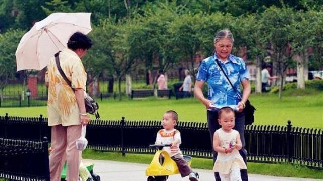 k8凯发天生赢家一触即发健康常识宝宝感冒宝宝发烧可以泡澡吗别再这样给娃洗澡了或许