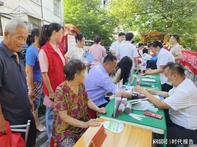 凯发k8，信阳市浉河区民权街道新生社区：普法惠民生 义诊进人心